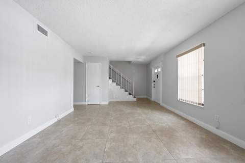 52 Canterbury Lane, Tamarac FL - photo 8 of 28