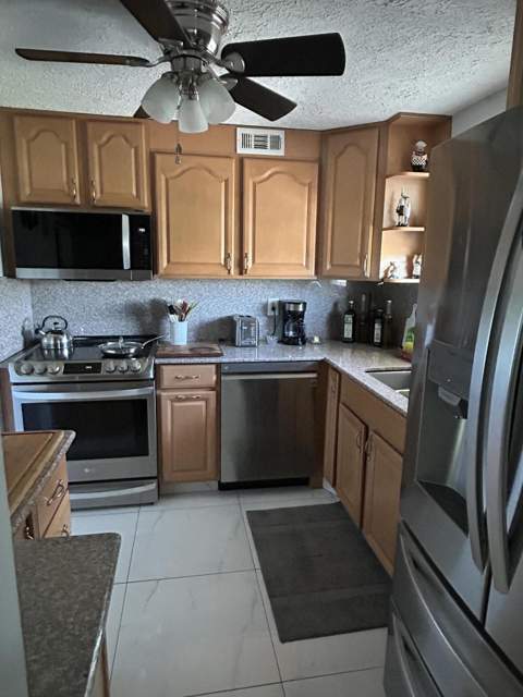225 Bonnie Boulevard #405, Palm Springs FL - photo 10 of 27