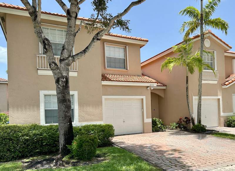 4 bedroom Townhouse at 639 NW 130th Way, Pembroke Falls Phase 3, Pembroke Pines — photo 2