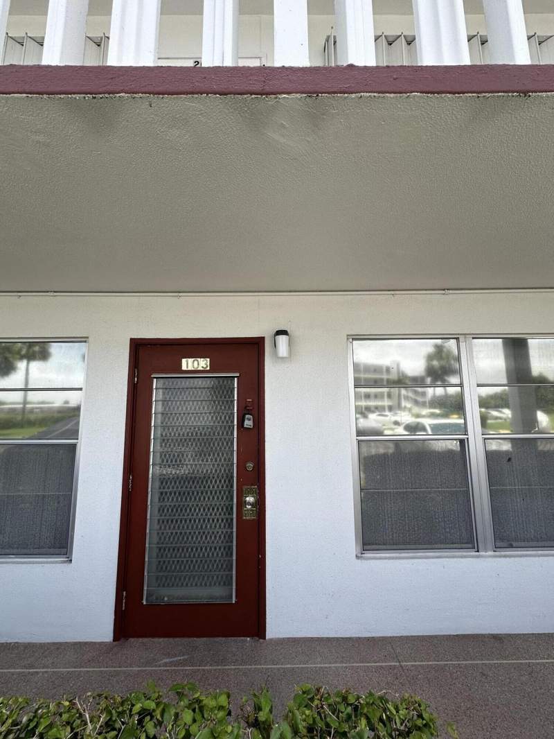 2 bedroom Condominium at 103 Greenbrier C, Greenbrier Condo, West Palm Beach — photo 2