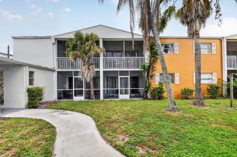 1505 Crescent Circle #B24, Lake Park FL - photo 14 of 28