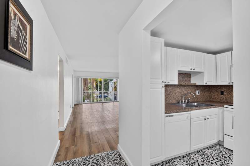 2 bedroom Condominium at 1505 Crescent Circle #B24, Apartments At Timberlake Condo, Lake Park — photo 3