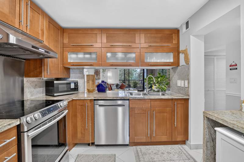 2 bedroom Condominium at 7500 NW 1st Court #302-3, Lakes Of Newport I Condo, Plantation — photo 4