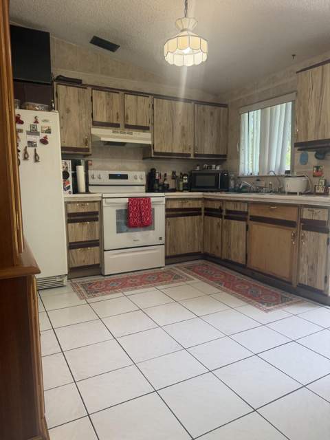 1304 Donwoods Lane, Royal Palm Beach FL - photo 10 of 39