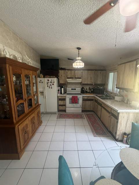 1304 Donwoods Lane, Royal Palm Beach FL - photo 9 of 39