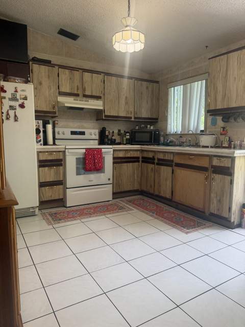 1304 Donwoods Lane, Royal Palm Beach FL - photo 11 of 39