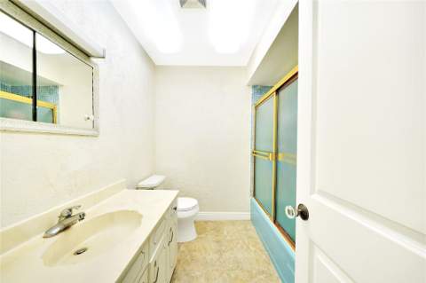 2701 Middle River Drive #11, Fort Lauderdale FL - photo 18 of 60