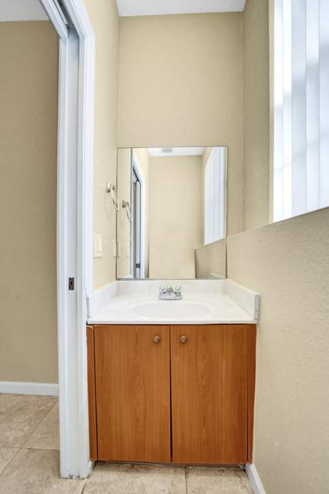 2725 NE 8th Avenue #104, Wilton Manors FL - photo 23 of 56