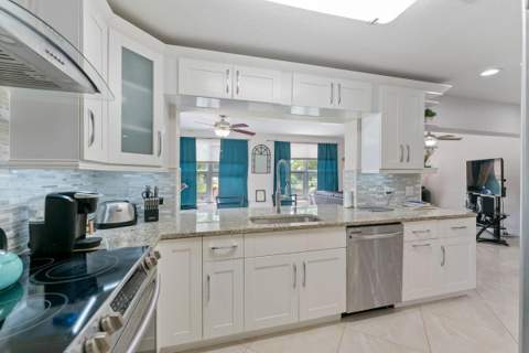 4184 NW 52nd Avenue, Lauderdale Lakes FL - photo 10 of 18
