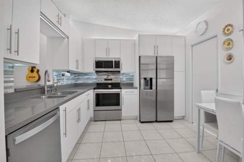 8246 Springview Terrace, Boca Raton FL - photo 13 of 53