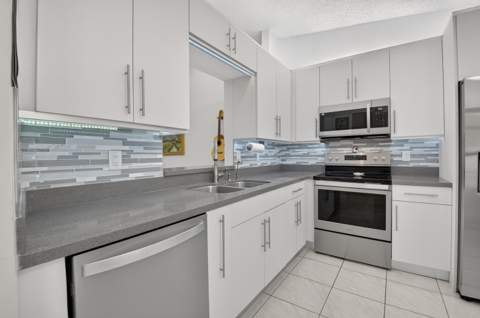 8246 Springview Terrace, Boca Raton FL - photo 14 of 53
