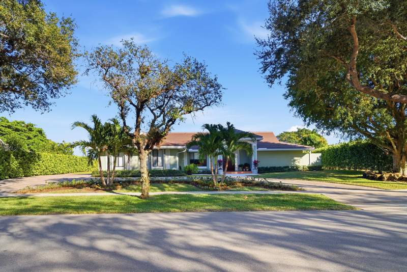 4 bedroom Single Family Residence at 2308 Embassy Drive, President Country Club 4, West Palm Beach — photo 3