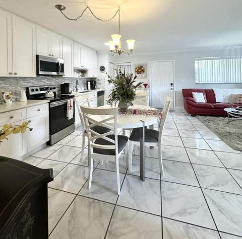 588 Trace Circle #211, Deerfield Beach FL - photo 8 of 27