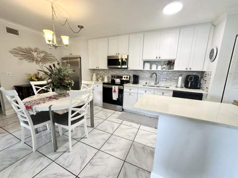 588 Trace Circle #211, Deerfield Beach FL - photo 11 of 27