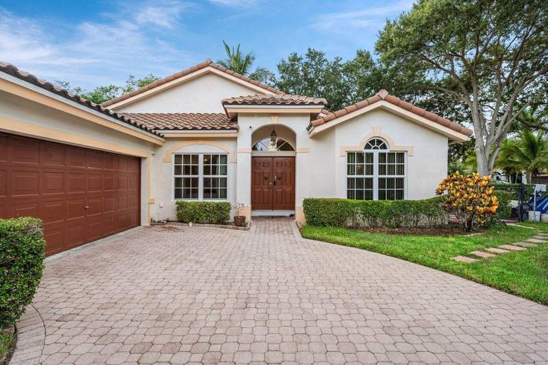 3 bedroom Single Family Residence at 5563 NW 41st Avenue, Winston Park Section Two-A, Coconut Creek — photo 4