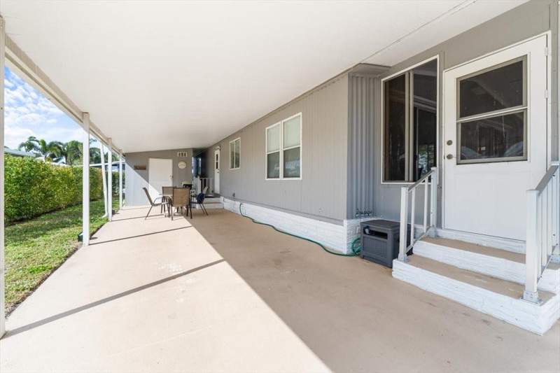 2 bedroom Manufactured Home at 5389 NW 3rd Avenue, Highland Meadows Estates West, Deerfield Beach — photo 2
