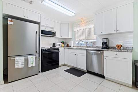 5389 NW 3rd Avenue, Deerfield Beach FL - photo 6 of 52