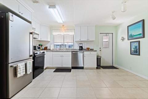 5389 NW 3rd Avenue, Deerfield Beach FL - photo 7 of 52