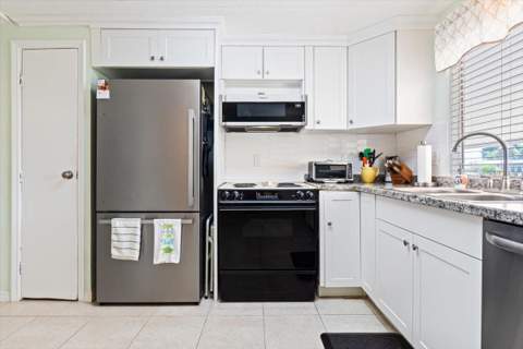 5389 NW 3rd Avenue, Deerfield Beach FL - photo 9 of 52