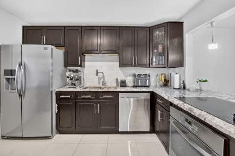 410 Lakeview Drive #103, Weston FL - photo 7 of 36