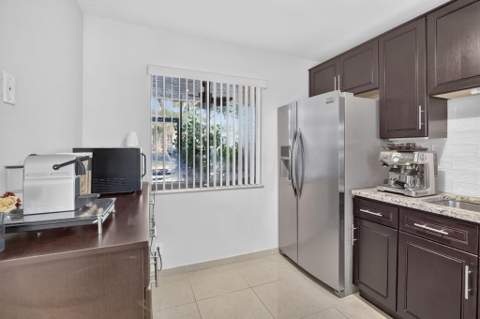 410 Lakeview Drive #103, Weston FL - photo 8 of 36