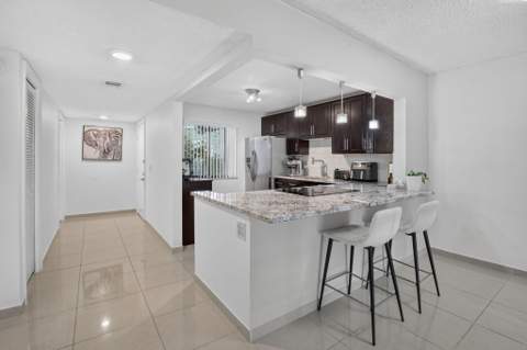 410 Lakeview Drive #103, Weston FL - photo 11 of 36