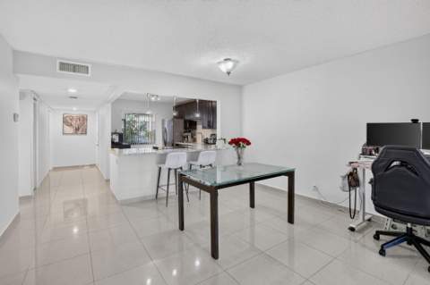 410 Lakeview Drive #103, Weston FL - photo 14 of 36