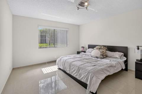 410 Lakeview Drive #103, Weston FL - photo 19 of 36