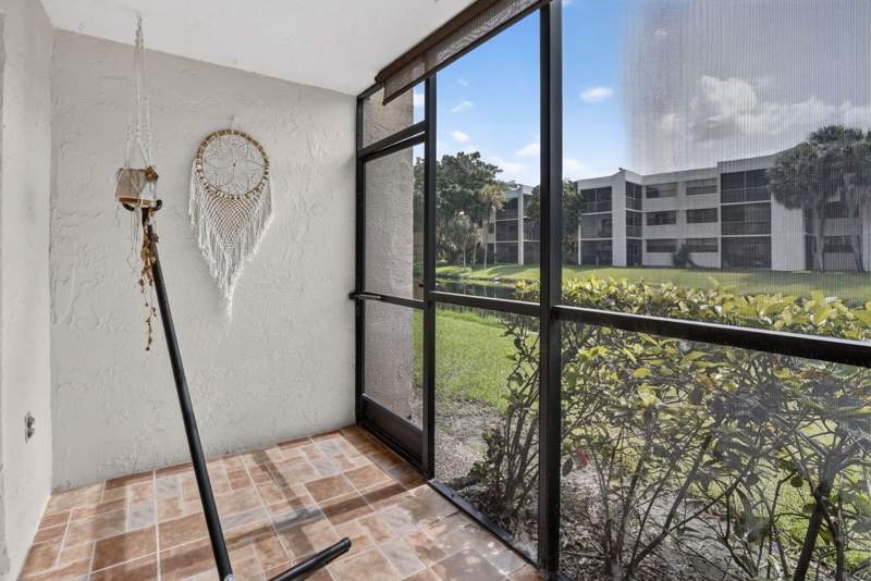 2 bedroom Condominium at 410 Lakeview Drive #103, Racquet Club Apartments At, Weston — photo 4