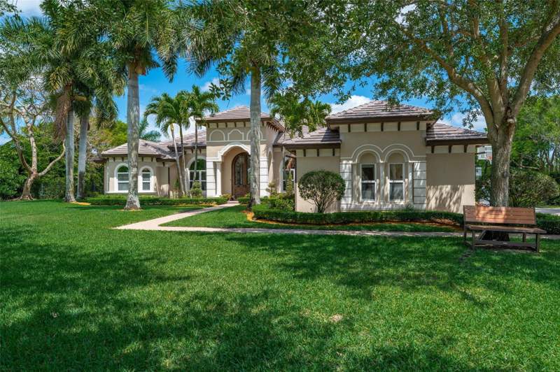 5 bedroom Single Family Residence at 4197 Finishline Terrace, Flamingo Plat, Davie — photo 2