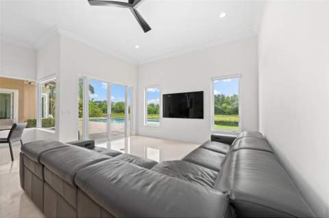 4197 Finishline Terrace, Davie FL - photo 12 of 42
