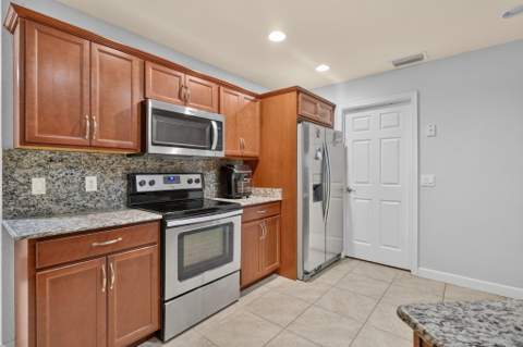 11 SE Flamenco Way, Port St. Lucie FL - photo 8 of 45
