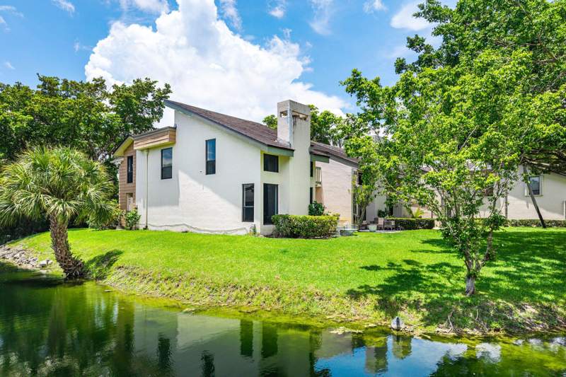 3 bedroom Townhouse at 6096 Glendale Drive, Ironwedge Sec II, Boca Raton — photo 5