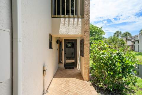 6096 Glendale Drive, Boca Raton FL - photo 8 of 60