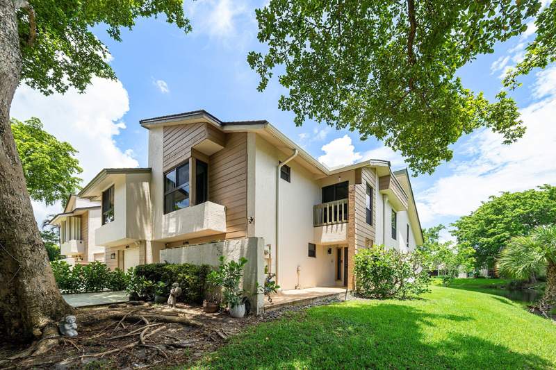 3 bedroom Townhouse at 6096 Glendale Drive, Ironwedge Sec II, Boca Raton — photo 3