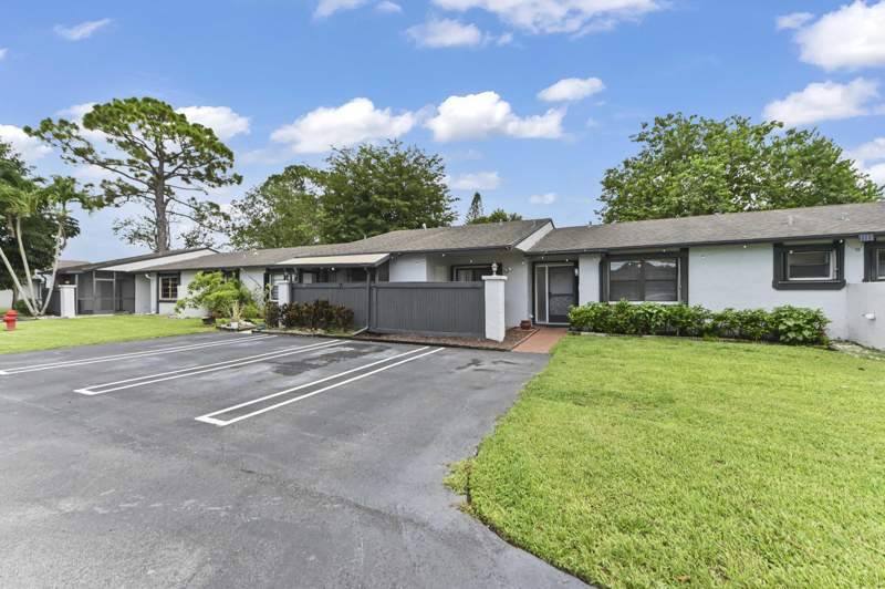 3 bedroom Villa at 84 Conaskonk Circle, Indian Trail Villas, Royal Palm Beach — photo 2