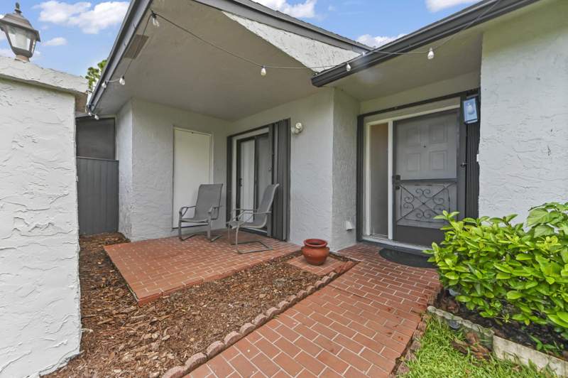 3 bedroom Villa at 84 Conaskonk Circle, Indian Trail Villas, Royal Palm Beach — photo 3