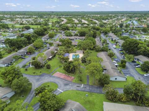 84 Conaskonk Circle, Royal Palm Beach FL - photo 22 of 24