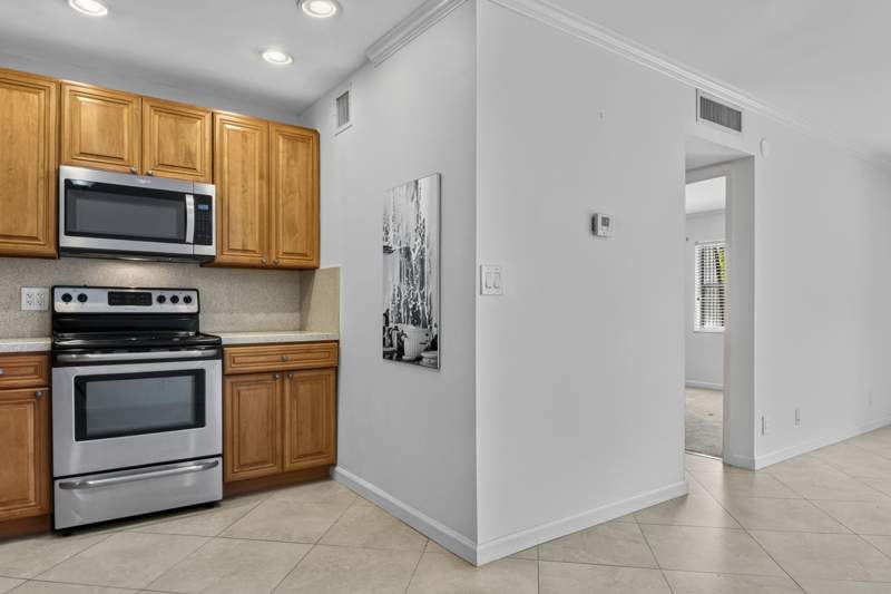 1 bedroom Condominium at 13 Jacaranda Drive #214, Entrada Condominium I, Plantation — photo 4