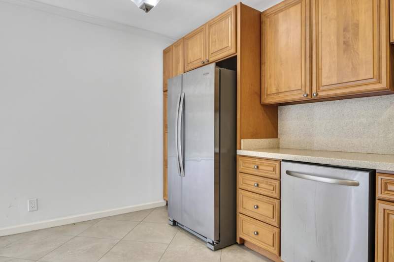 1 bedroom Condominium at 13 Jacaranda Drive #214, Entrada Condominium I, Plantation — photo 3