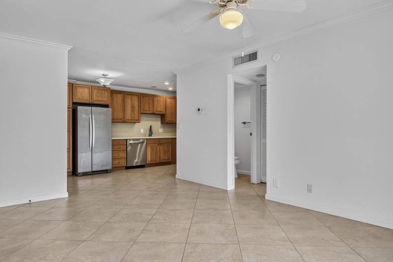 1 bedroom Condominium at 13 Jacaranda Drive #214, Entrada Condominium I, Plantation — photo 5