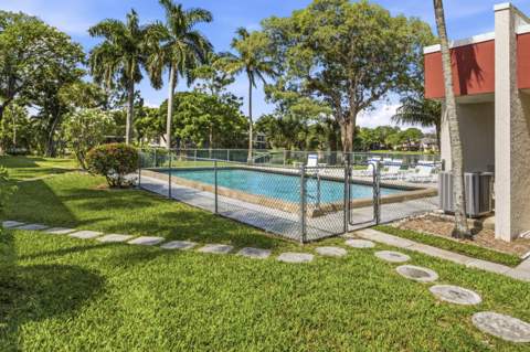 13 Jacaranda Drive #214, Plantation FL - photo 23 of 28