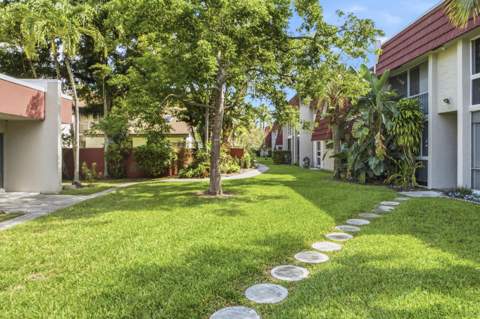 13 Jacaranda Drive #214, Plantation FL - photo 24 of 28
