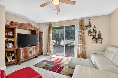 809 Triana Street, West Palm Beach FL - photo 10 of 54