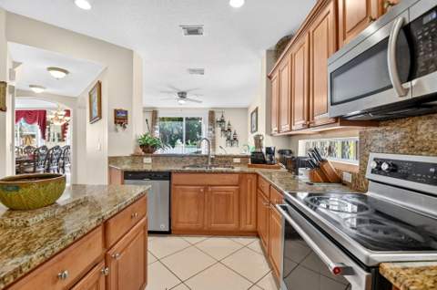 809 Triana Street, West Palm Beach FL - photo 18 of 54