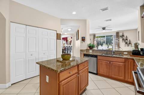 809 Triana Street, West Palm Beach FL - photo 19 of 54