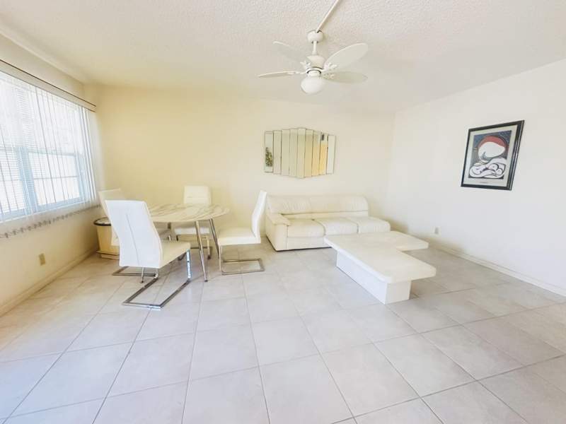 2 bedroom Condominium at 2017 Farnham N, Farnham N Condo, Deerfield Beach — photo 2