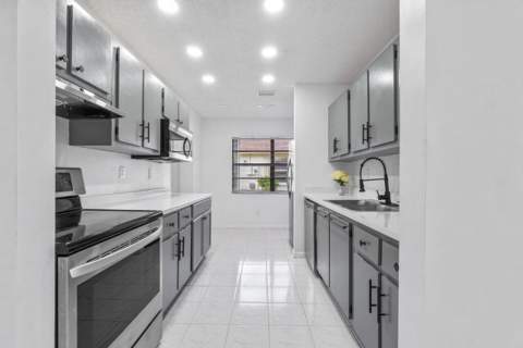 1620 Granfern Avenue #1620, West Palm Beach FL - photo 8 of 33
