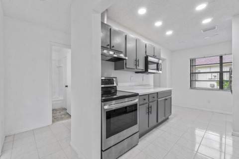 1620 Granfern Avenue #1620, West Palm Beach FL - photo 9 of 33