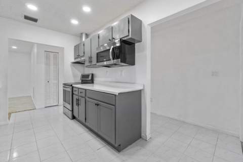 1620 Granfern Avenue #1620, West Palm Beach FL - photo 10 of 33